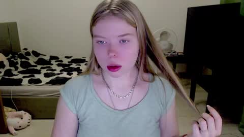 Snapshot of kitten_jenny01 chatting on December 16, 2024, 4:23 am Jennyblonde and Emmabrunette online show from December 16, 2024, 4:23 am