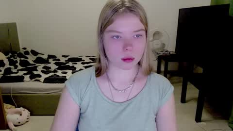 Snapshot of kitten_jenny01 chatting on December 16, 2024, 7:26 am Jennyblonde and Emmabrunette online show from December 16, 2024, 7:26 am