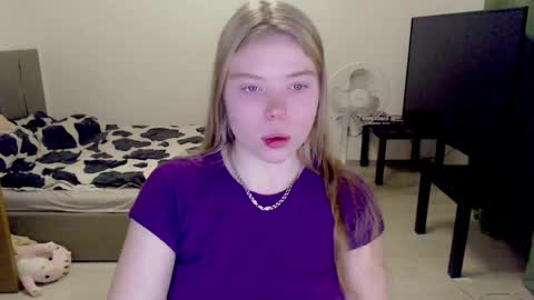 Snapshot of kitten_jenny01 chatting on December 17, 2024, 4:23 am Jennyblonde and Emmabrunette online show from December 17, 2024, 4:23 am