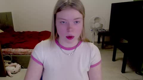 Snapshot of kitten_jenny01 chatting on January 15, 2025, 4:43 pm Jennyblonde and Emmabrunette online show from January 15, 2025, 4:43 pm