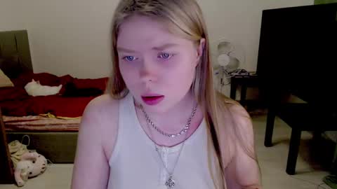 Snapshot of kitten_jenny01 chatting on January 28, 2025, 8:36 pm Jennyblonde and Emmabrunette online show from January 28, 2025, 8:36 pm