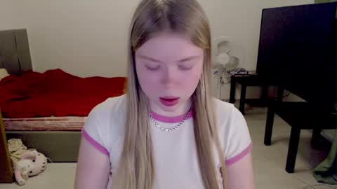 Snapshot of kitten_jenny01 chatting on February 6, 2025, 7:40 pm Jennyblonde and Emmabrunette online show from February 6, 2025, 7:40 pm