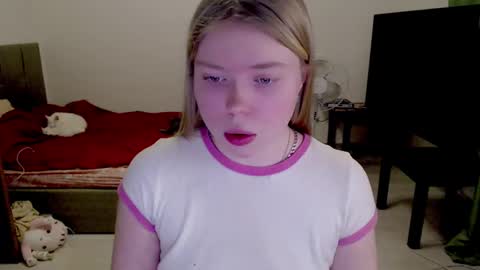 Snapshot of kitten_jenny01 chatting on February 6, 2025, 10:43 pm Jennyblonde and Emmabrunette online show from February 6, 2025, 10:43 pm