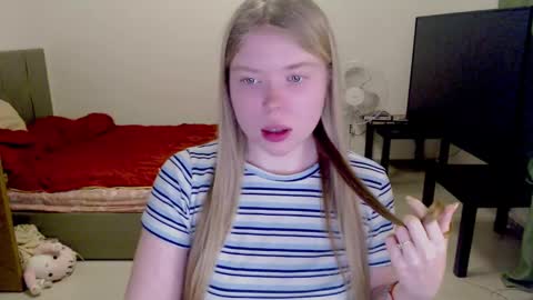 Snapshot of kitten_jenny01 chatting on February 9, 2025, 12:39 am Jennyblonde and Emmabrunette online show from February 9, 2025, 12:39 am