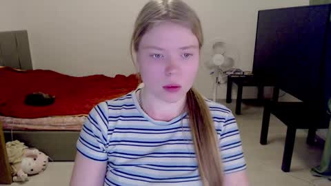 Snapshot of kitten_jenny01 chatting on February 9, 2025, 9:39 pm Jennyblonde and Emmabrunette online show from February 9, 2025, 9:39 pm