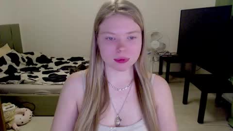 Snapshot of kitten_jenny01 chatting on February 18, 2025, 9:42 pm Jennyblonde and Emmabrunette online show from February 18, 2025, 9:42 pm