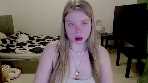 Snapshot of kitten_jenny01 chatting on February 19, 2025, 9:47 pm Jennyblonde and Emmabrunette online show from February 19, 2025, 9:47 pm