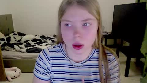 Snapshot of kitten_jenny01 chatting on February 22, 2025, 1:00 am Jennyblonde and Emmabrunette online show from February 22, 2025, 1:00 am