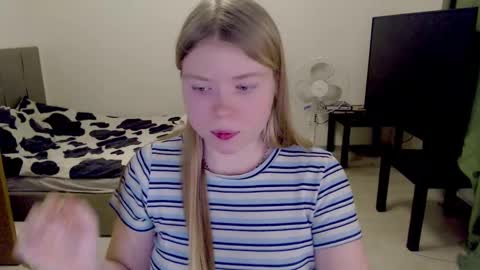 Snapshot of kitten_jenny01 chatting on February 22, 2025, 9:48 pm Jennyblonde and Emmabrunette online show from February 22, 2025, 9:48 pm