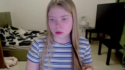 Snapshot of kitten_jenny01 chatting on February 23, 2025, 12:51 am Jennyblonde and Emmabrunette online show from February 23, 2025, 12:51 am