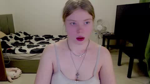 Snapshot of kitten_jenny01 chatting on March 1, 2025, 11:47 pm Jennyblonde and Emmabrunette online show from March 1, 2025, 11:47 pm