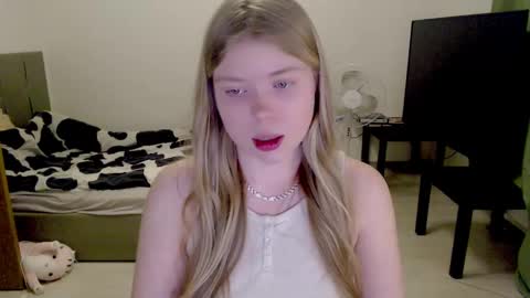 Snapshot of kitten_jenny01 chatting on March 7, 2025, 10:43 pm Jennyblonde and Emmabrunette online show from March 7, 2025, 10:43 pm