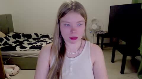 Snapshot of kitten_jenny01 chatting on March 8, 2025, 10:34 pm Jennyblonde and Emmabrunette online show from March 8, 2025, 10:34 pm