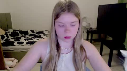 Snapshot of kitten_jenny01 chatting on March 9, 2025, 1:35 am Jennyblonde and Emmabrunette online show from March 9, 2025, 1:35 am