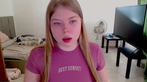 Snapshot of kitten_jenny01 chatting on September 28, 2025, 12:10 pm Jennyblonde and Emmabrunette online show from September 28, 2025, 12:10 pm