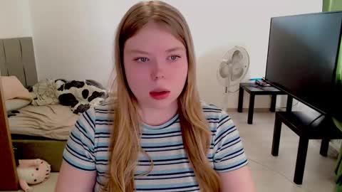 Snapshot of kitten_jenny01 chatting on October 1, 2025, 11:27 am Jennyblonde and Emmabrunette online show from October 1, 2025, 11:27 am