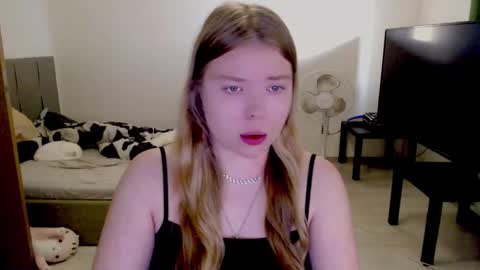Snapshot of kitten_jenny01 chatting on November 4, 2025, 12:48 pm Jennyblonde and Emmabrunette online show from November 4, 2025, 12:48 pm