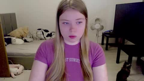 Snapshot of kitten_jenny01 chatting on November 6, 2025, 8:26 am Jennyblonde and Emmabrunette online show from November 6, 2025, 8:26 am
