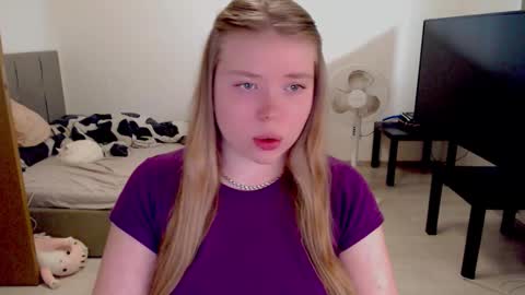 Snapshot of kitten_jenny01 chatting on November 10, 2025, 11:53 am Jennyblonde and Emmabrunette online show from November 10, 2025, 11:53 am