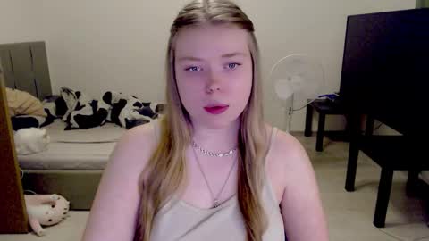 Snapshot of kitten_jenny01 chatting on November 20, 2025, 2:28 pm Jennyblonde and Emmabrunette online show from November 20, 2025, 2:28 pm