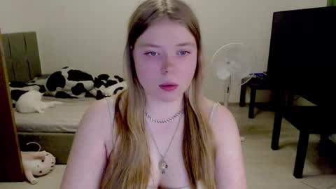 Snapshot of kitten_jenny01 chatting on November 24, 2025, 2:28 pm Jennyblonde and Emmabrunette online show from November 24, 2025, 2:28 pm