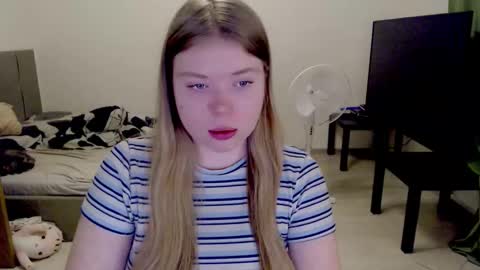Snapshot of kitten_jenny01 chatting on December 20, 2025, 12:12 pm Jennyblonde and Emmabrunette online show from December 20, 2025, 12:12 pm