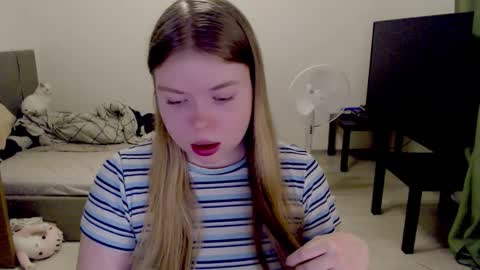 Snapshot of kitten_jenny01 chatting on December 21, 2025, 2:35 pm Jennyblonde and Emmabrunette online show from December 21, 2025, 2:35 pm