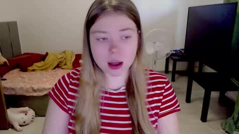 Snapshot of kitten_jenny01 chatting on January 13, 2026, 9:47 am Jennyblonde and Emmabrunette online show from January 13, 2026, 9:47 am