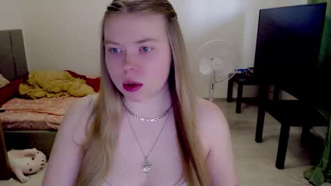 Snapshot of kitten_jenny01 chatting on January 14, 2026, 10:10 am Jennyblonde and Emmabrunette online show from January 14, 2026, 10:10 am