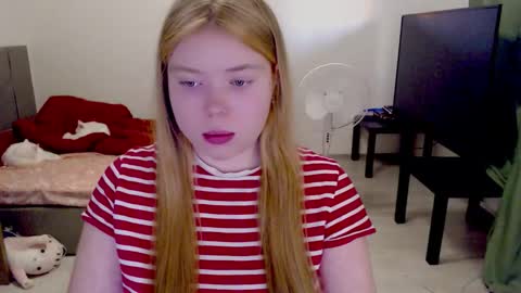 Snapshot of kitten_jenny01 chatting on February 5, 2026, 2:11 pm Jennyblonde and Emmabrunette online show from February 5, 2026, 2:11 pm