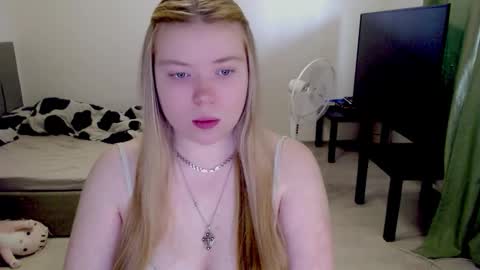 Snapshot of kitten_jenny01 chatting on February 27, 2026, 10:48 am Jennyblonde and Emmabrunette online show from February 27, 2026, 10:48 am