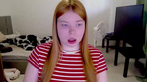 Snapshot of kitten_jenny01 chatting on March 3, 2026, 1:39 pm Jennyblonde and Emmabrunette online show from March 3, 2026, 1:39 pm