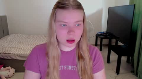 Snapshot of kitten_jenny01 chatting on July 22, 2026, 3:59 pm Jennyblonde and Emmabrunette online show from July 22, 2026, 3:59 pm