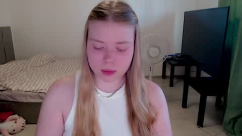 Snapshot of kitten_jenny01 chatting on July 24, 2026, 3:43 pm Jennyblonde and Emmabrunette online show from July 24, 2026, 3:43 pm