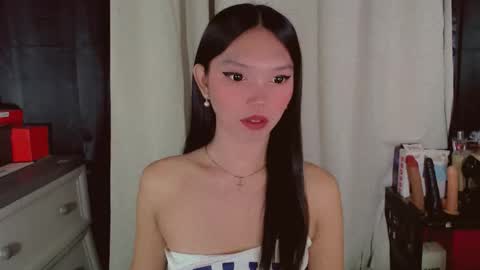 Snapshot of kitteylovesyou chatting on May 3, 2026, 8:37 pm KITTY online show from May 3, 2026, 8:37 pm