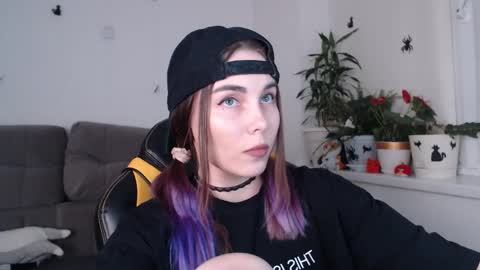 Snapshot of kittie_bear chatting on October 28, 2025, 5:26 pm Veronica online show from October 28, 2025, 5:26 pm