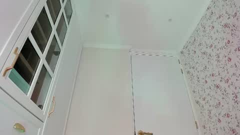 sophie online show from June 10, 2026, 7:57 pm