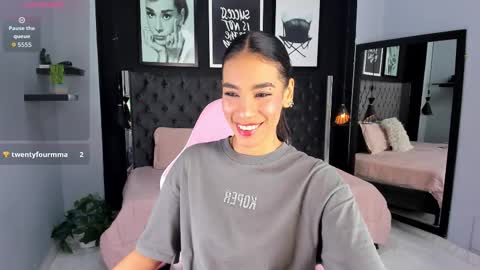 Snapshot of kitty_collins_ chatting on September 14, 2025, 10:25 am Kitty online show from September 14, 2025, 10:25 am