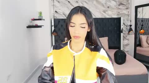 Snapshot of kitty_collins_ chatting on July 14, 2026, 12:22 pm Kitty online show from July 14, 2026, 12:22 pm