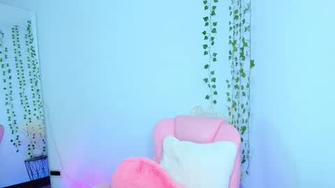 kitty_cut1ee_ online show from March 4, 2026, 7:58 am