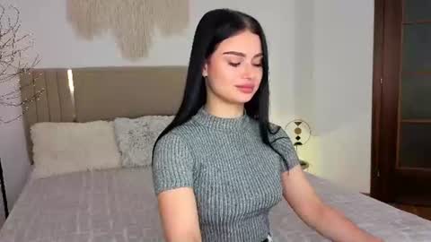 kitty_cut1ee_ online show from June 10, 2026, 7:18 am
