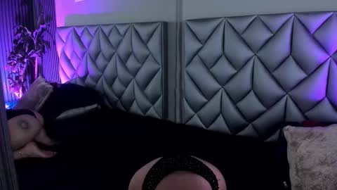 Snapshot of kitty_dolly1 chatting on October 15, 2025, 9:15 pm online show from October 15, 2025, 9:15 pm