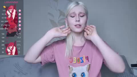 Snapshot of kitty_dora chatting on March 7, 2025, 1:29 pm Evelyn online show from March 7, 2025, 1:29 pm