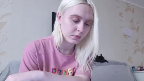 Snapshot of kitty_dora chatting on March 11, 2025, 9:45 am Evelyn online show from March 11, 2025, 9:45 am