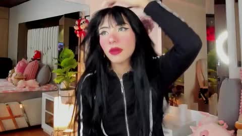 kitty online show from September 17, 2025, 8:43 pm