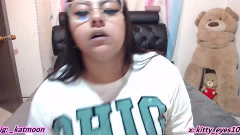 Snapshot of kitty_eyes chatting on December 2, 2024, 2:09 am kitty online show from December 2, 2024, 2:09 am