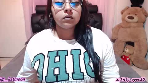 Snapshot of kitty_eyes chatting on December 15, 2025, 5:34 am kitty online show from December 15, 2025, 5:34 am