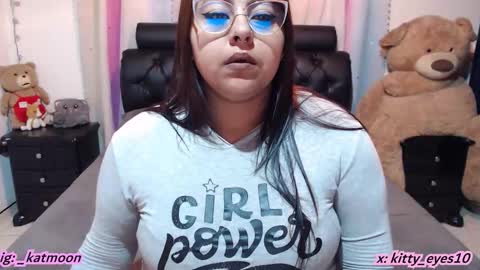 Snapshot of kitty_eyes chatting on February 23, 2026, 11:24 pm kitty online show from February 23, 2026, 11:24 pm