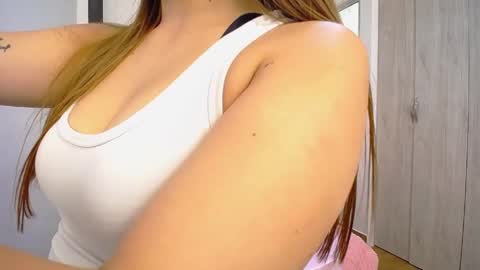Snapshot of kitty_f00x chatting on April 22, 2026, 7:26 pm kitty_f00x online show from April 22, 2026, 7:26 pm