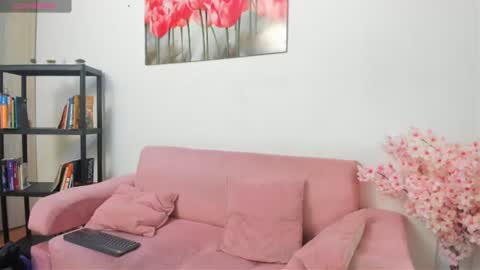kitty_f00x online show from June 30, 2026, 7:37 pm